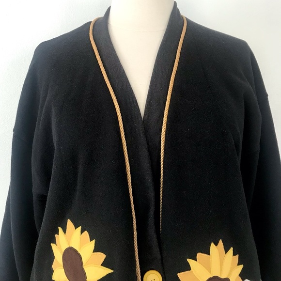 Vintage 80’s embroidered sunflower sweatshirt top - Picture 3 of 11